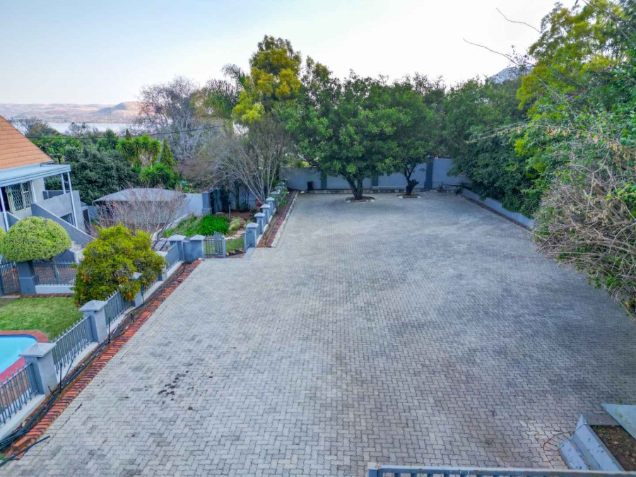 6 Bedroom Property for Sale in Schoemansville North West